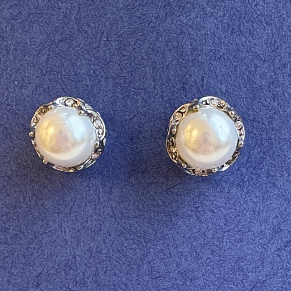 Betsey Johnson pearl crown stud earrings